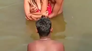 380px x 214px - Desi teen fingered in ass and fucked indian sex video