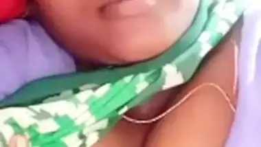 Tamil Bhabhi Showing Her Boobs