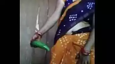 Malling Aunty Sex Videos - Rajasthani aunty ne kakdi se chut chodi indian sex video