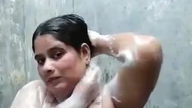Bangladeshi desi married wife bathing her nude body on xxx cam indian sex  video