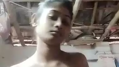 Desi village bhabi show her boobs