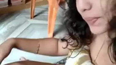 Indian private XXX video leaked! Desi hot bhbai sexy selfie making