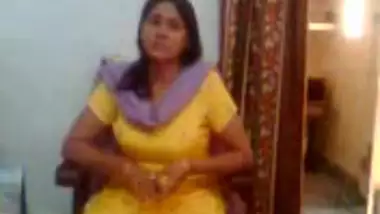 Najmi aunty boob show movies indian sex video