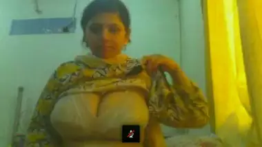 Skype Sex Chat - Pakistani couple on skype doing a sex chat with indian sex video