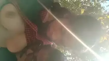 Outdoor boobs sucking indian sex video
