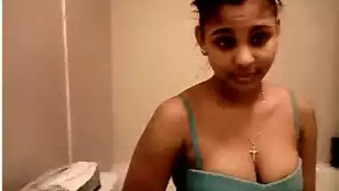 Sunalibendresex - Full naked desi girl streams while showering indian sex video