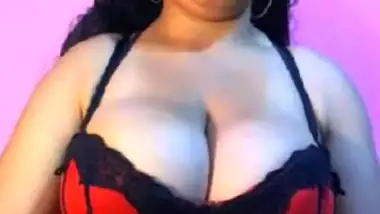 Busty bhabhi showing her melon boobs indian sex video