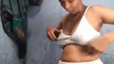 Wxxxh Vido - Desi bhabhi wearing cloths indian sex video