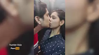 Kiss Bangali - Stranger girl kissing me in the elevator fucked in her hotel room indian  sex video