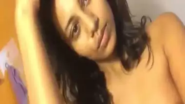 Nude sexy Indian girl showing boobs