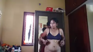 Cameltoe satin indian sex videos on Xxxindianporn.org