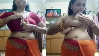 Tamil iyer maami showing milky boobs viral clip indian sex video