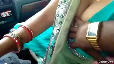 Indian babe in green sari takes big cock in hand and mouth in the car