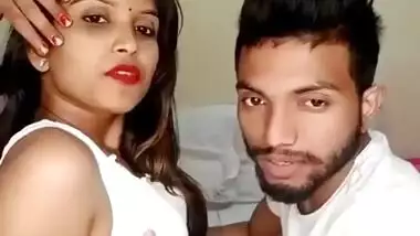 Sexy Desi Bhabhi Blowjob