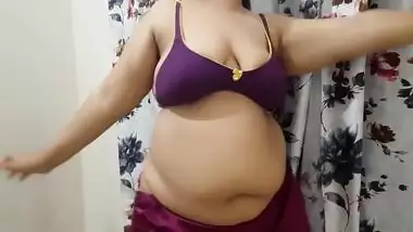 Desi Bhabhi Seducing Her Boyfriend On Videocall