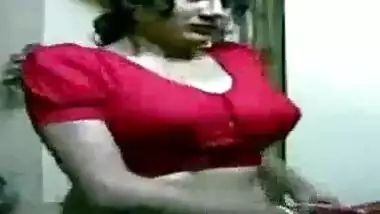 Sexy Bengali Bhabhi’s Big Boobs While Changing