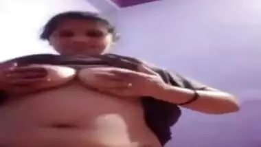 North indian married aunty masturbates front of camera