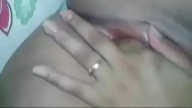 Chunky abode wife finger fuck her pussy and tastes her cum