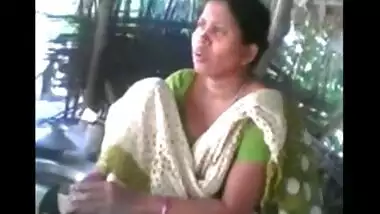 Village aunty showing boobs leaked mms