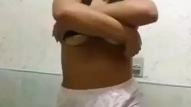 Indian teen goes to the shower room to expose XXX vagina and shake ass