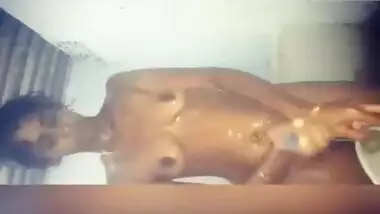 Tamil Lady Maya Bathing Video