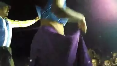 Desi Boobs n chut show in record dance