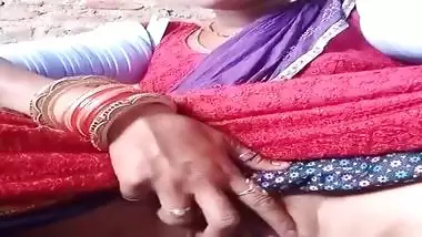 Indian porn of a desi lady showing her pussy