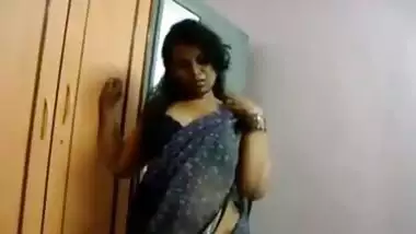 Mallu big boobs house wife Ranjini opens black bra