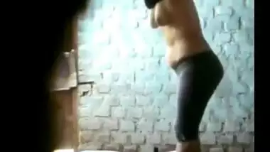 Hidden camera records bhabhi taking a bathroom in her bath