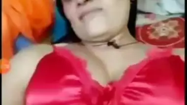 Sexy Indian mature wife goes nude for her secret lover