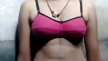 Cute Desi Girl Showing Boobs