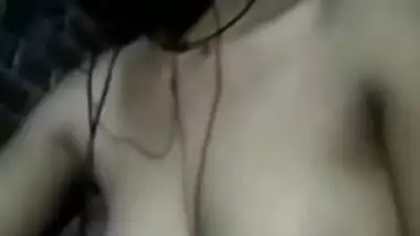 Sexy Desi Girl Showing Boobs on Video Call