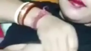 Newly wed bhabi showing boobs to her ex