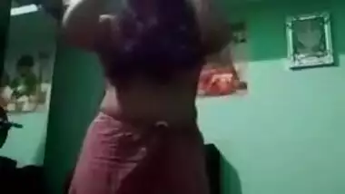 Desi Bhabhi Deepika Strip Selfie