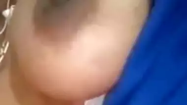 Big Booby SL Bhabi On Video Call 2 Videos Part 1