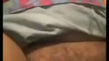 Bitch gives XXX close-up of her hairy Desi twat during video call