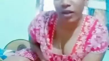 Sexy Tamil Bhabhi’s Erotic TikTok Video