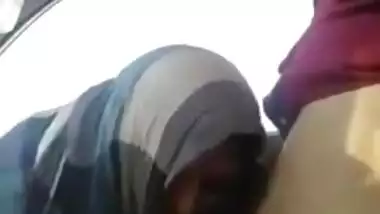 pakistani couple fucking on the car