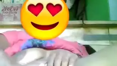 Horny desi girl fingering and masturbeting