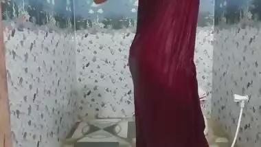 Indian Young Bhabhi Bathing In Petticoat Bath