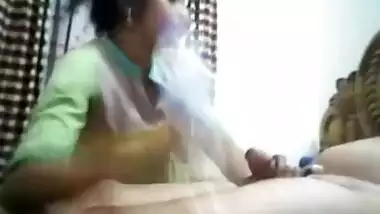 Sexy Bengali Aunty Giving Nice Blowjob