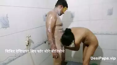 Indian Desi Bhabhi Ki Shower Mai Mast Chudai