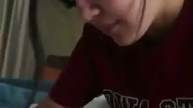 Sexy babe gives an Indian blowjob and makes her guy cum