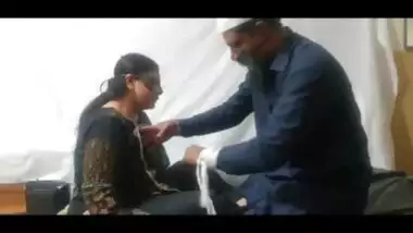 Fakir lies and fucks a Pakistani sexy milf