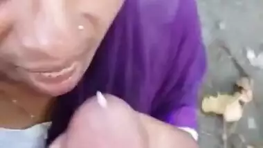 Desi aunty sucking cock