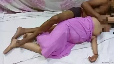 Fresh hot sex with neighbour aunty when she is alone