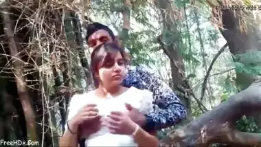 INDIAN GIRLFRIEND BOOBS PRESS AND KISS OUTDOOR JUNGLE