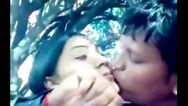 Riya And Munish Fuck In College Garden