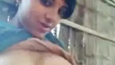 Sexy gujarati girl showing boobs and finger fucks