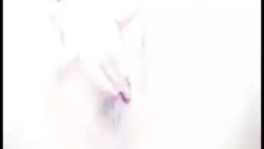 Professional webcam XXX slut sticks veggies into her Desi pussy